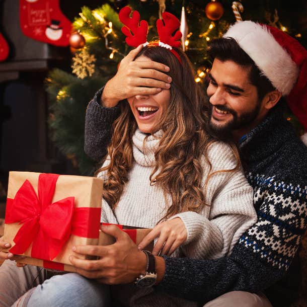 Woman Asks If She's Wrong For Being Upset After Her Fiancé Got Her A Painting Instead Of What She Wanted For Christmas