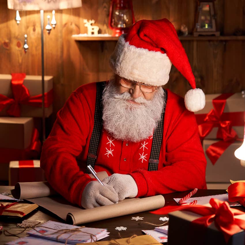 Teacher Reveals The Truth About Santa To Her High School Student After Assuming That She Didn't Believe In Him Anymore