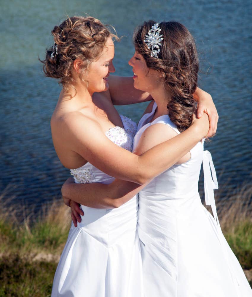 Queer Couple Books Hotel Room With Queen-Sized Bed But Gets 2 Single Beds Because They're Women